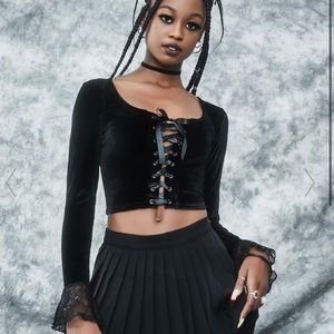 CHARM CLASS HERO VELVET CROP TOP